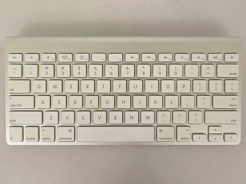 Apple A1314 Silver Wireless Keyboard – Original Apple Design