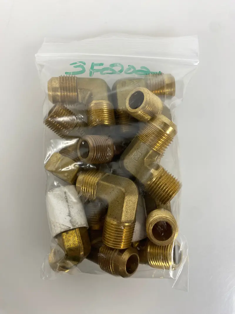 Brass Flare-to-MIP Elbow: 1/2″ Flare × 3/8″ MIP – 11-Pack