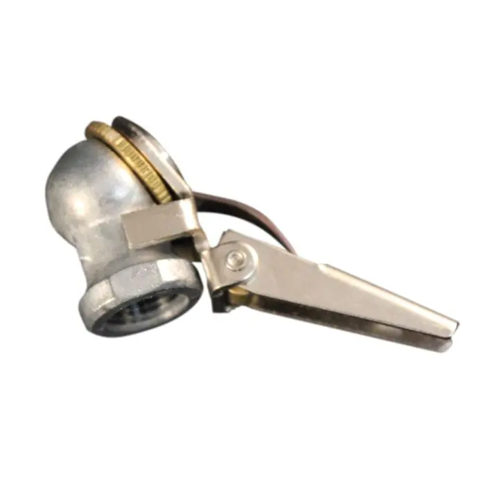 Closed-Ball Air Chuck with Safety Grip – 1/4″ FNPT, Integrated Gauge (Model 698)