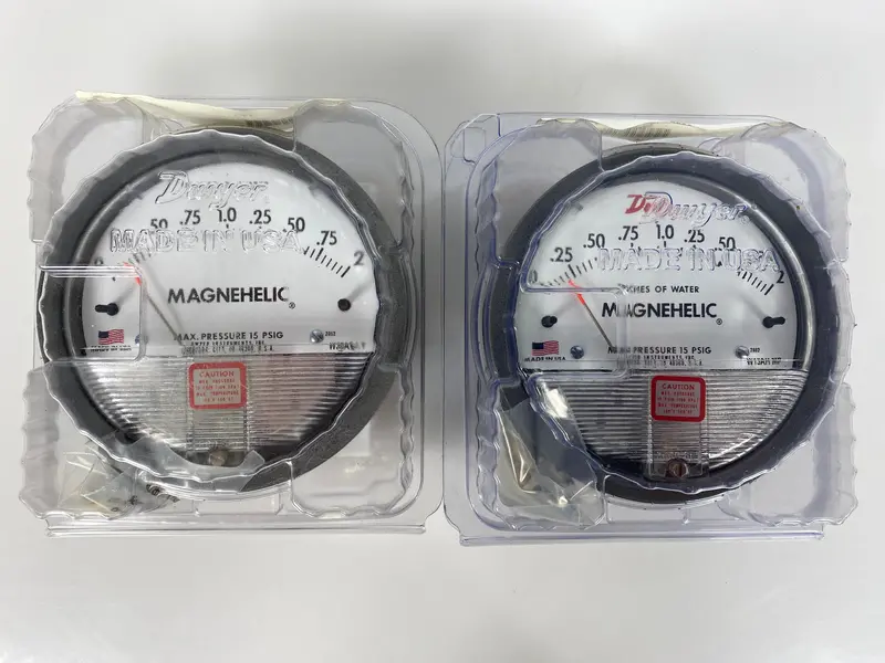 Dwyer Magnehelic Differential Pressure Gauge – Dual-Unit Set