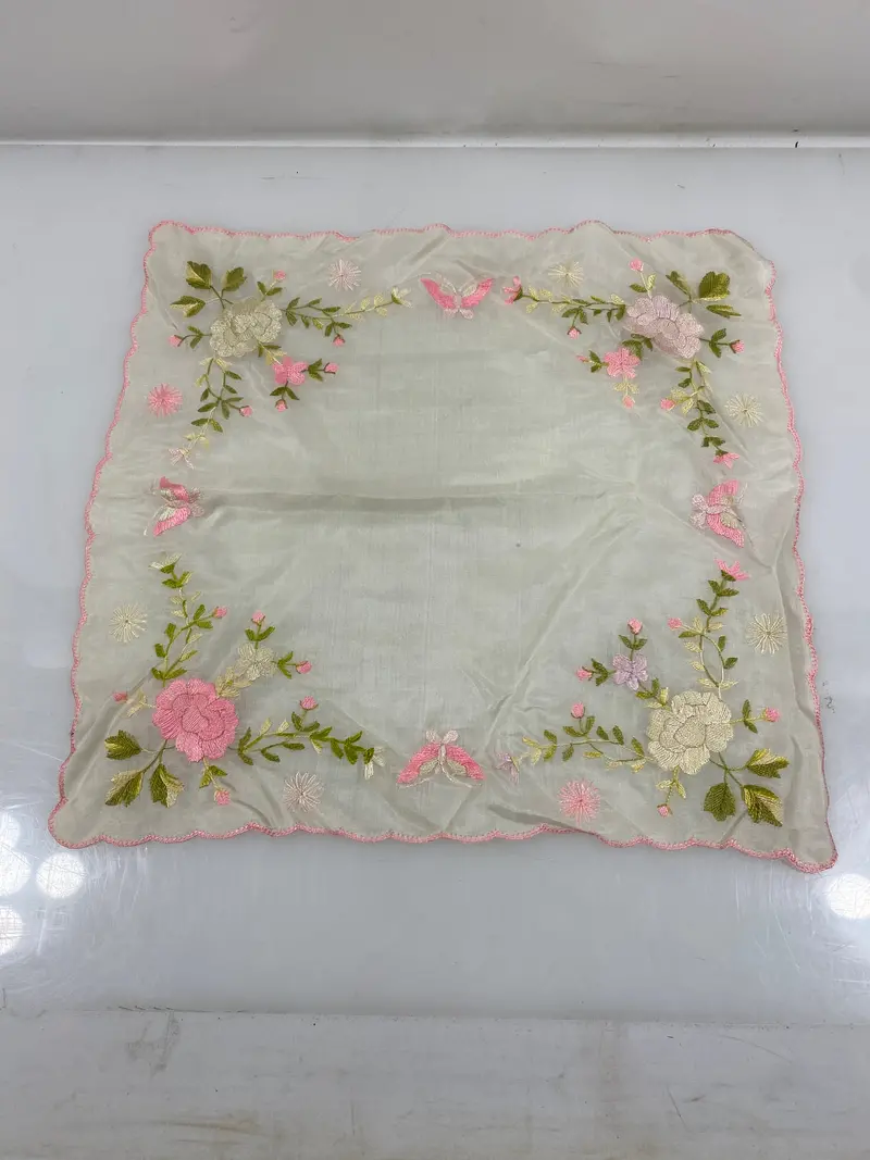 Early 20th-Century Linen Handkerchief – Pastel Floral Embroidery (1916)