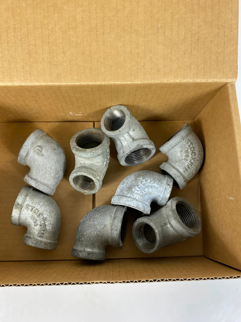 Galvanized 90° Pipe Elbow: 1″ × ¾” – 8-Pack