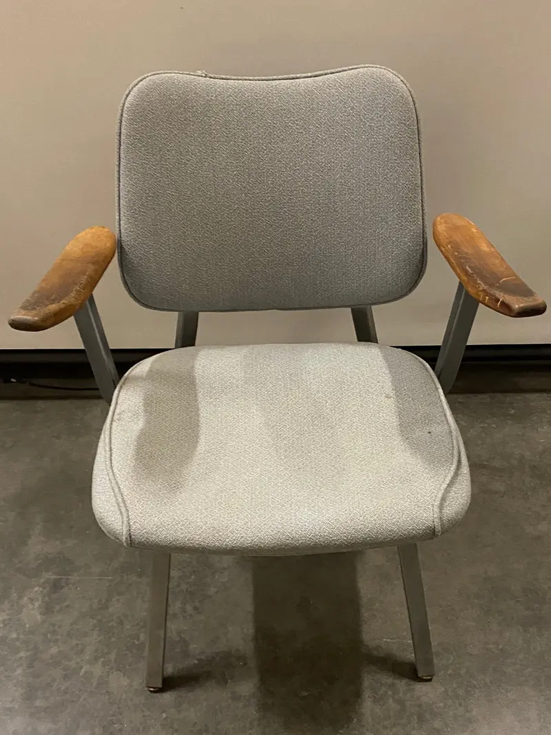 Light Grey Armchair – Solid Wood Armrests, Modern Office Style