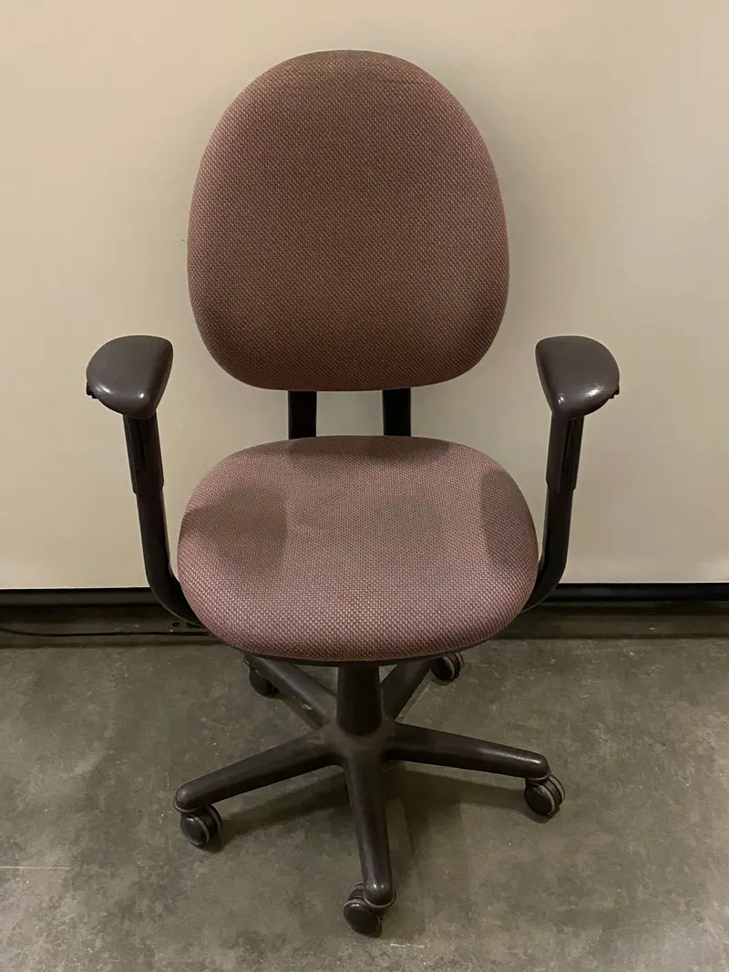 Steelcase Red Fabric Office Chair – Ergonomic, Height- and Tilt-Adjustable
